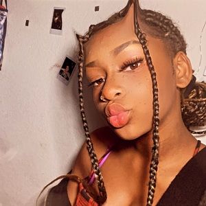 Meet your Posher, Monica